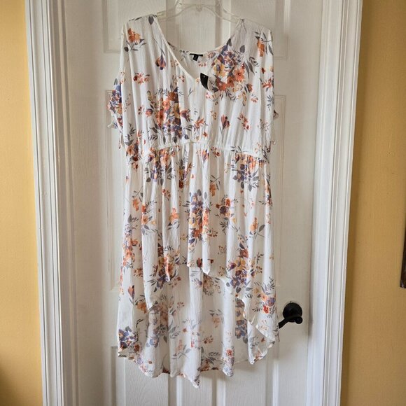 Torrid High Low Ivory Floral Cold Shoulder Short Sleeve V-Neck Top  Sz 2 (2X) - Picture 2 of 14